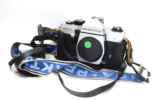 Fotocamera analogica praktica - analogica,