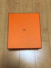 Scatola arancione vuota