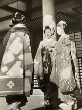 COSTUMI GIAPPONE CARTOLINA GEISHA GIRLS UNDER TRAINING, 4 FRANCOBOLLI