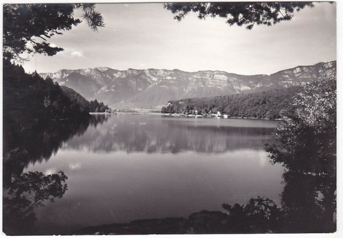 Lago monticolo presso - lago, di