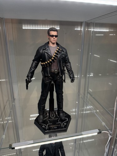Hot toys terminator - hot,
