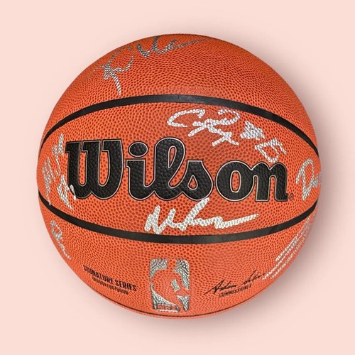 Pallacanestro autografata
