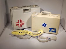 COPPIA VALIGIE PRIMO SOCCORSO BOMBOLA OSSIGENO MISURATORE PRESSIONE COLLARI