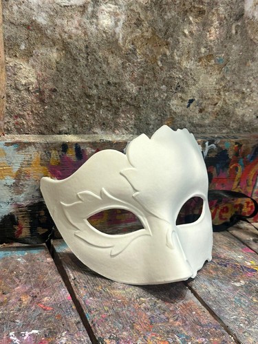 Eye mask bianca fatta - mano,