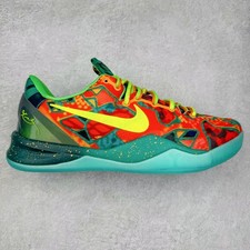Nuove scarpe da ginnastica da