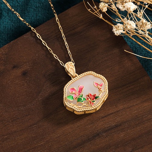 Collana con ciondolo giada