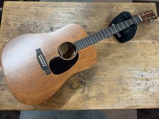 Martin D-17 con custodia