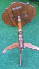 Piccolo tavolino ovale da appoggio telefono abatjour oggetti in noce 80x48x36