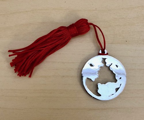 Ciondolo laurea lingue - a, forma