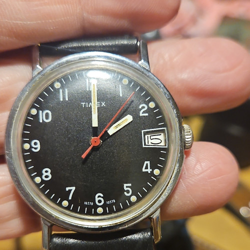 Tratta un orologio - si,