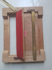 Antico supporto in legno per