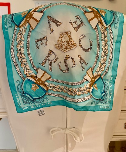 Versace meravigliosa sciarpa - versace,