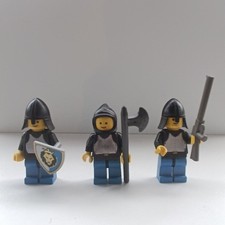 LEGO CASTELLO minifigura anni 80/90 vintage elmetto lancia scudo 