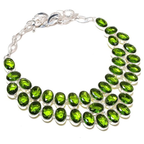 Collana con pietre preziose