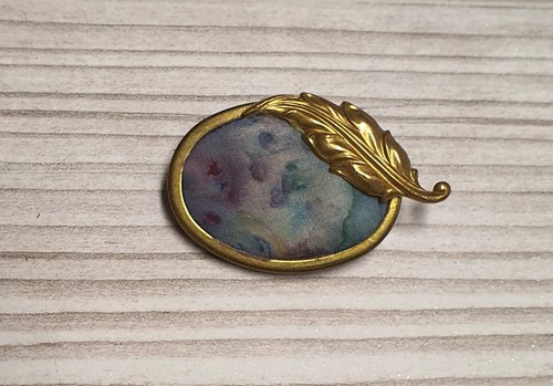 Spilla antica ovale color oro