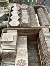Cementine vecchie esagonali