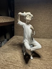 Girl With Brush #1081 Figurine