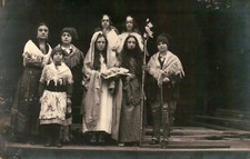 FOTO ANNI 30 - GRPPO DI BAMBINI VESTITI IN COSTUMI REGIONALI RELIGIOSI 