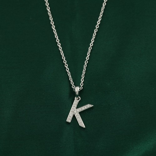 Collana con ciondolo alfabeto
