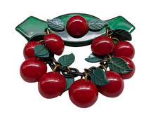 Spilla in bachelite a forma di