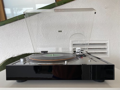 Glossy piano lacquered plinth