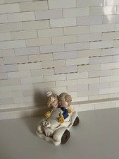 bomboniera o segnaposto per matrimonio a forma macchinina sposi