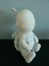 L99- DOUDOU POUPEE BEBE BABY TUC TUC ECRU BLEU SAC A DOS 16cm assis - TTBE 