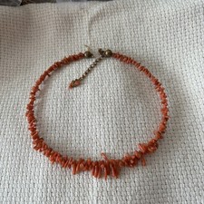Collana antica con ramo di