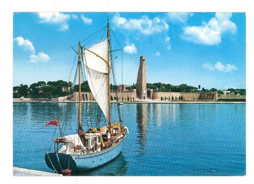 Brinidisi monumento - brinidisi, al