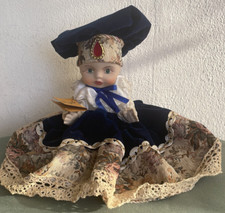 BAMBOLA IN PORCELLANA