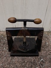 Antica pressa per libri