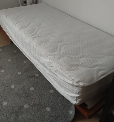 Letto singolo con rete