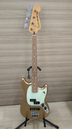 Bass model player mustang - model,