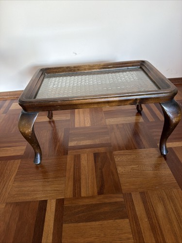 Tavolino piccolo con - , intreccio