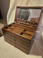 Cassettiera e specchio in