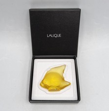 Sujet figurine cachet Poisson en cristal coloré jaune dépoli signé Lalique XXème