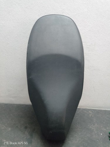 Sella con tagli sulla fodera - con,