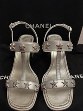 CHANEL Sandalo In Pelle Argentata Stelle E Logo 37 ITA Rrp1950