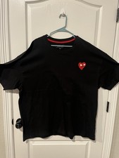 T-shirt nera Reason con toppa