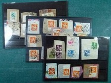 Cina lotto fatto di francobolli su pezzo di copertina, con numero di placcatura sul bordo.