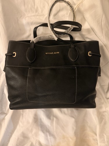 Borsa nuova con etichette