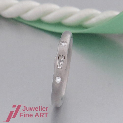 Anello con diamanti