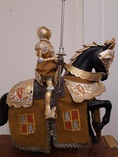 Scultura di cavaliere inglese di Re Artù con   armatura  miniatura