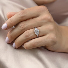 Anello in platino con diamanti