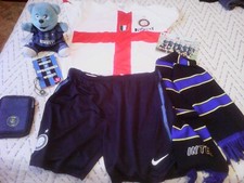 F.C. INTER :   MAGLIA . PANTALONCINI, SCIARPA, BORSELLO. PUPAZZO, CARTOLINA.....