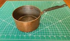 Vecchia pentola per salsa in