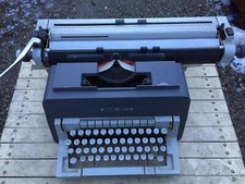 Macchina da scrivere OLIVETTI