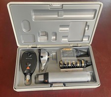 HEINE BETA 200 oftalmoscopio e BETA 100 otoscopio, impugnatura batteria, caricabatterie NT300