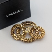 Spilla Chanel, marchio Coco