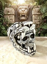 Teschio di giaguaro azteco con